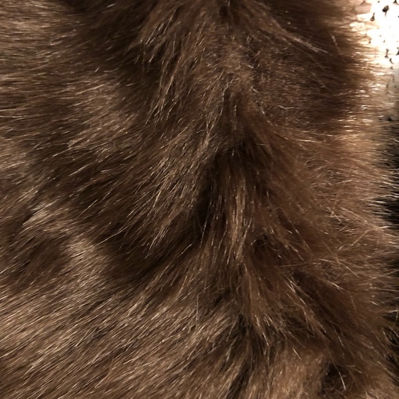 Faux MINK Fur Scarf with Detachable Tail in Chocolate Brown (New!) - Picture 3 of 15